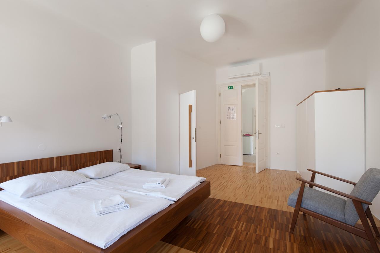 Julija&Robert'S Riverview Apartments And Rooms Ljubljana Exteriör bild