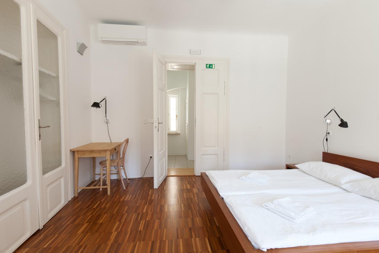 Julija&Robert'S Riverview Apartments And Rooms Ljubljana Exteriör bild